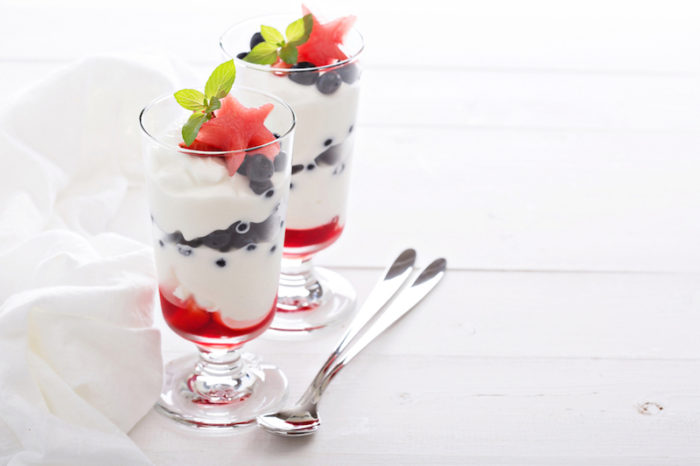 Cool desserts! Yogurt parfait with blueberries and strawberry