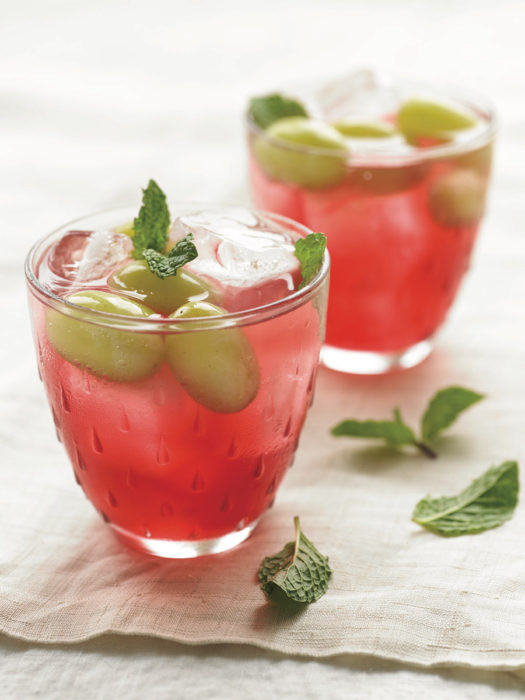 Sparkling Hibiscus Tea with Grapes and Mint